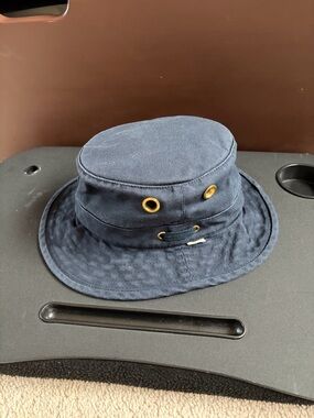 Tilley T1 Bucket Hat Navy 7 3/8” made in Canada